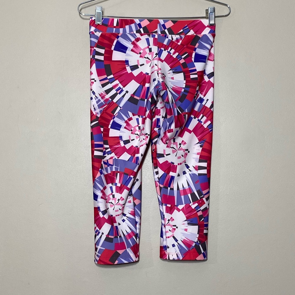 Under Armour || big girls or Woman’s athletic capris Leggings size Md